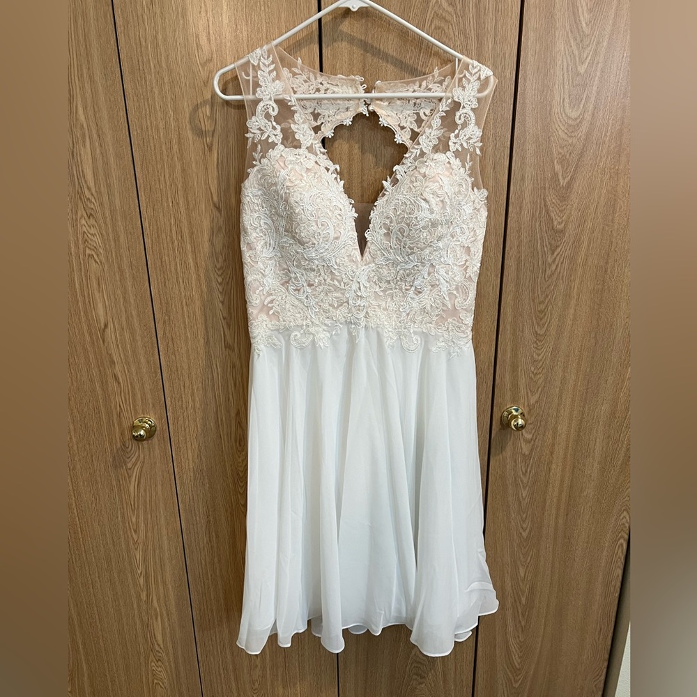 Beautiful Bridal Dress - size 12 w tags
